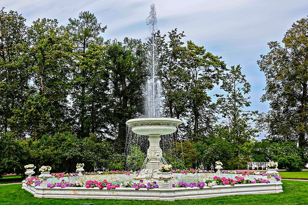 Мраморный фонтан-ваза в Екатерининском парке. Фото: https://ru.wikipedia.org/wiki/Мраморный_фонтан-ваза