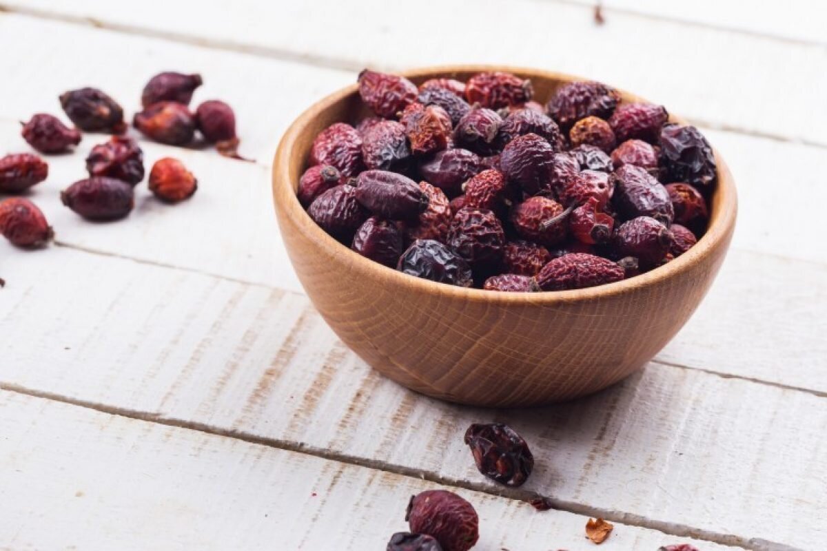 Шиповник сырье. Ягоды шиповника сушеные. Наматак чой. Ягоды шиповника сушеные. Шиповник (сушёный).