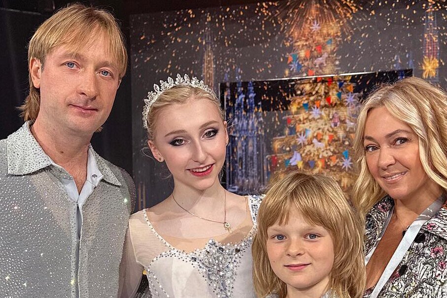     «Из эфира Первого канала вырезали выступление памяти Сергея Гринькова»: Евгения Плющенко показал «запрещенное» видео