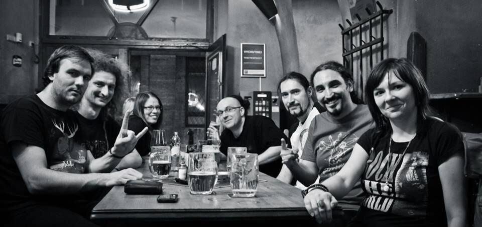 Silent Stream of The Godless Elegy глядят на тебя как на медведя)