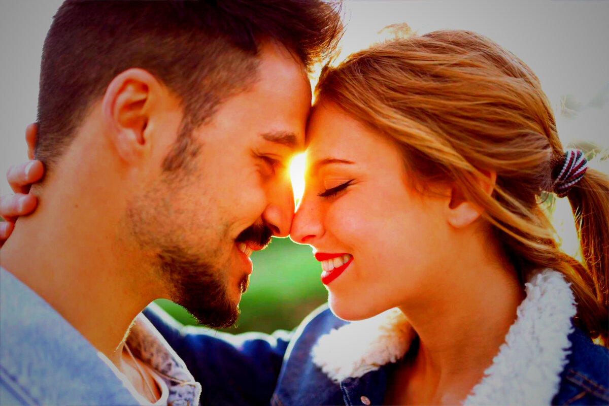 Федор и Виолетта соприкоснулись лбами после поцелуя