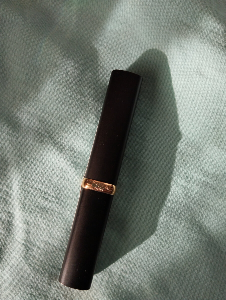 Матовая помада для губ L'Oréal Paris Color Riche Intense Volume Matte. Оттенок 601 Worthit.