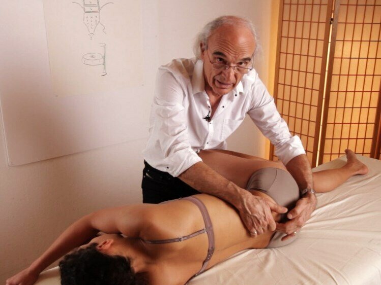 «Только ткани знают» - всё, что происходит в нашей жизни - травмы, болезни, стрессовые факторы, страхи, всё записывается у нас в теле в наших тканях