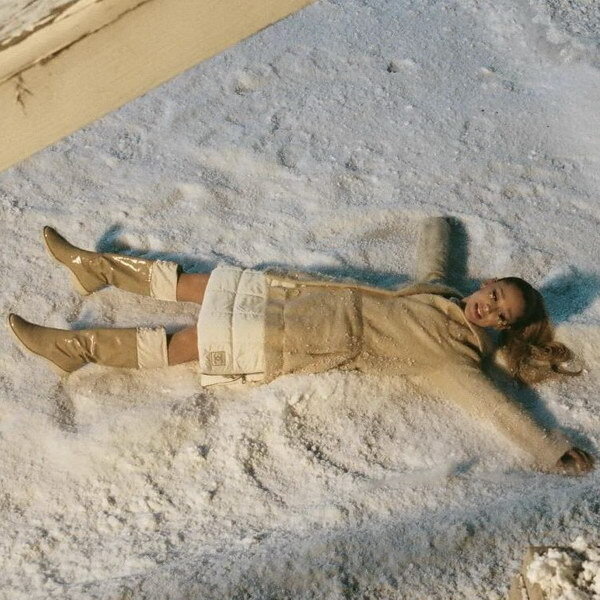     Ариана Гранде попросила не хейтить ее бывших из-за песен