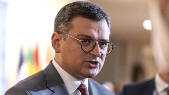    Кулеба заявил, что Украина не будет поднимать белый флаг, как предлагал папа римский Анастасия Романова