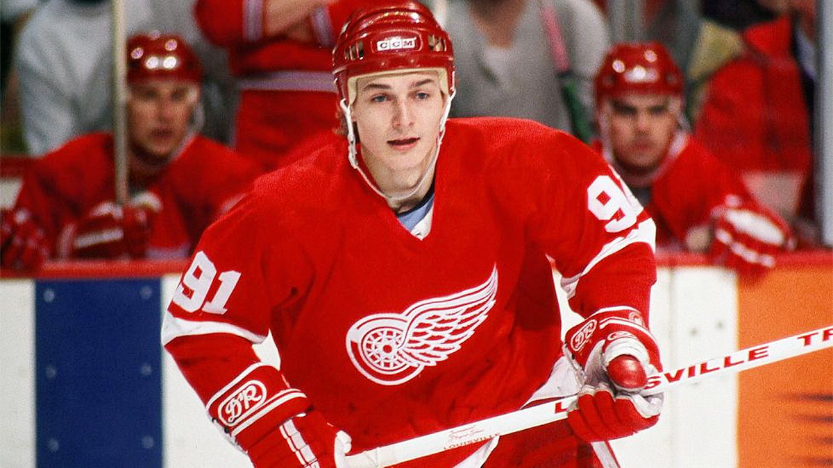 Вспоминаем первый гол легенды в НХЛ. Конец 80-х-начало 90-х — время, когда лучшие советские хоккеисты начали активно перебираться в Северную Америку.