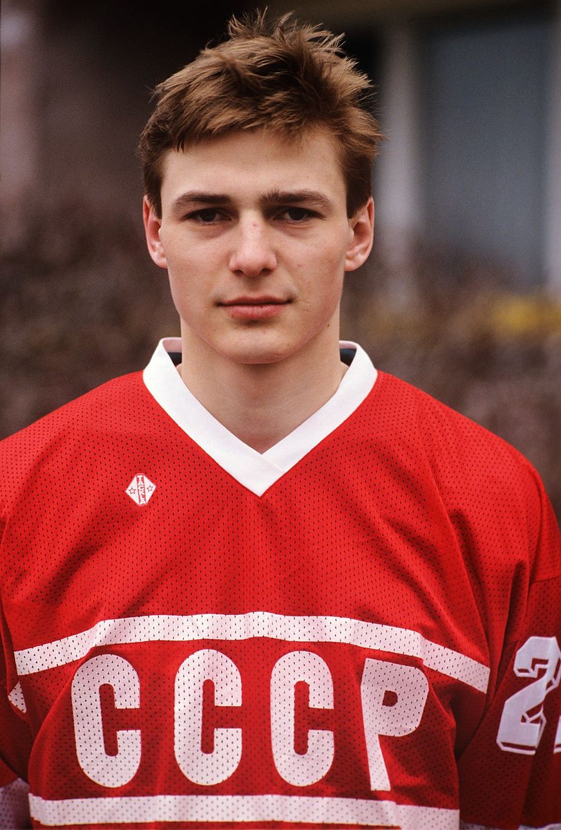 Вспоминаем первый гол легенды в НХЛ. Конец 80-х-начало 90-х — время, когда лучшие советские хоккеисты начали активно перебираться в Северную Америку.-2