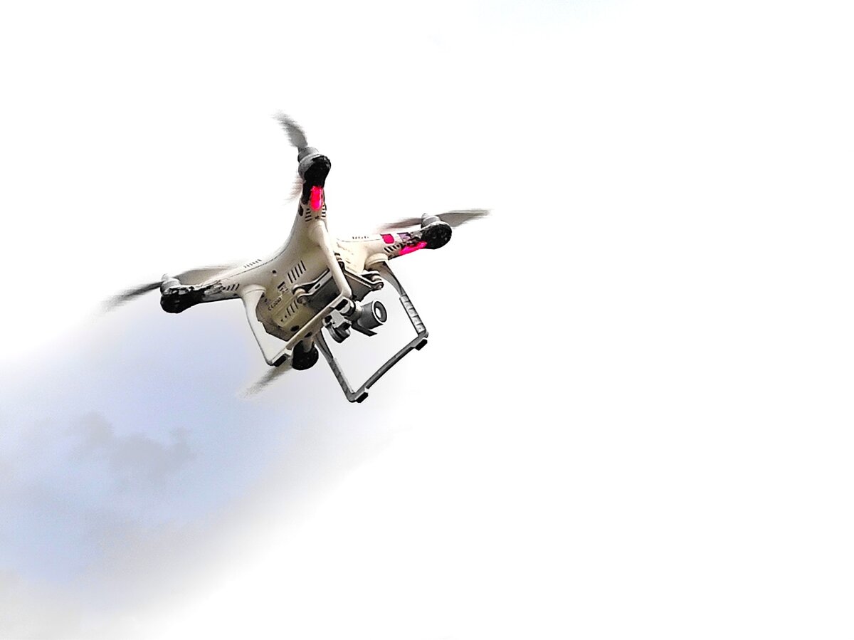 Старенький DJI Phantom 3 Advanced. В строю по сей день. Фото автора.