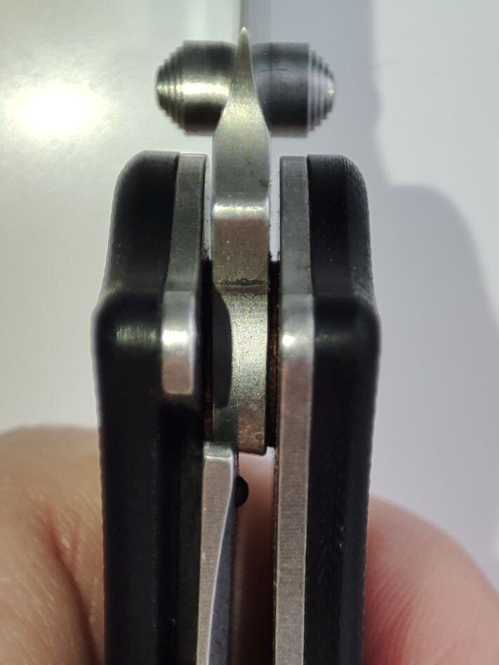 Замок Liner Lock в его типовой реализации. Клинок открыт.