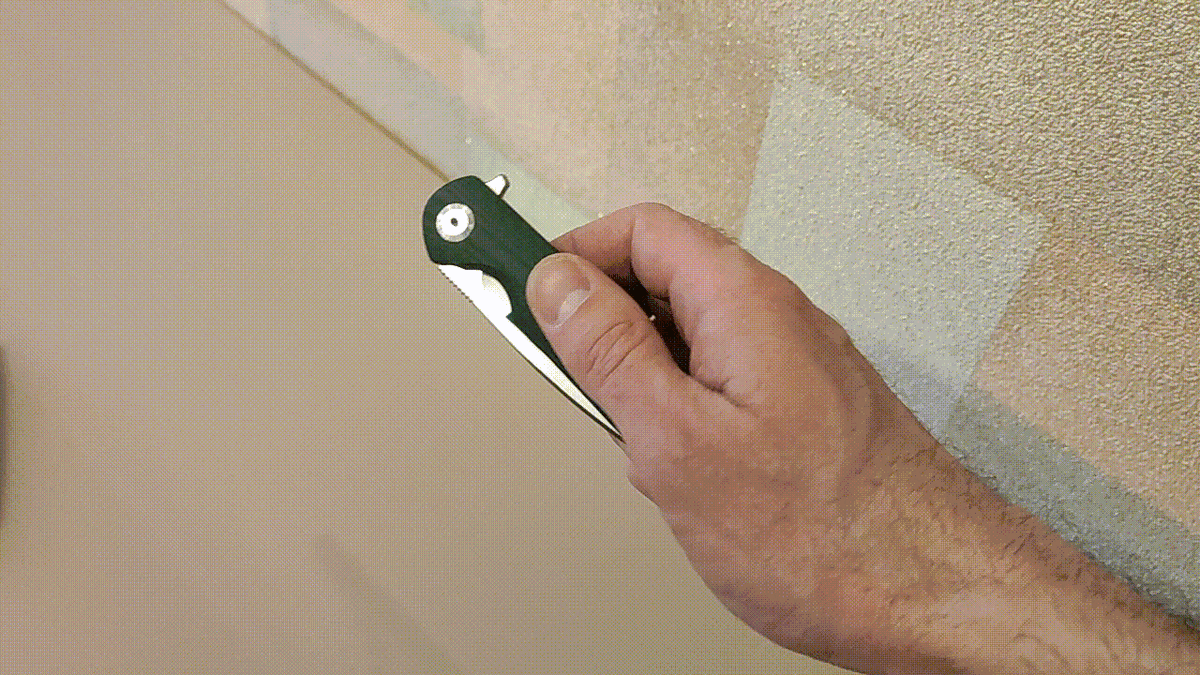 Нож с фиксатором "Death End" открывается при резком встряхивании или ударе 