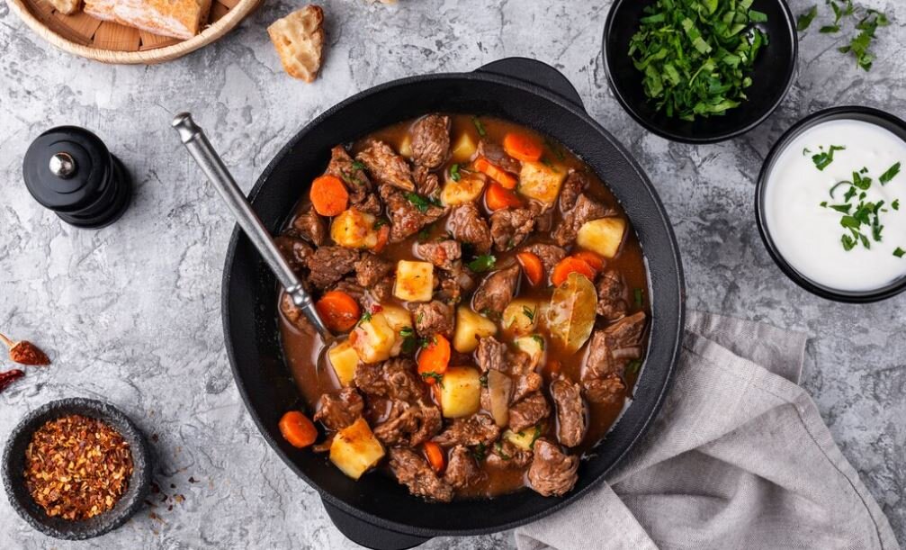 Жаркое из мяса и картофеля