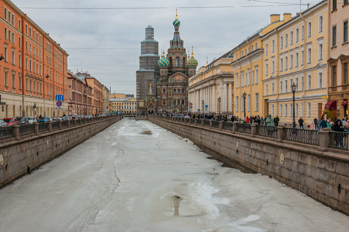 Вид на храм со стороны канала Грибоедова