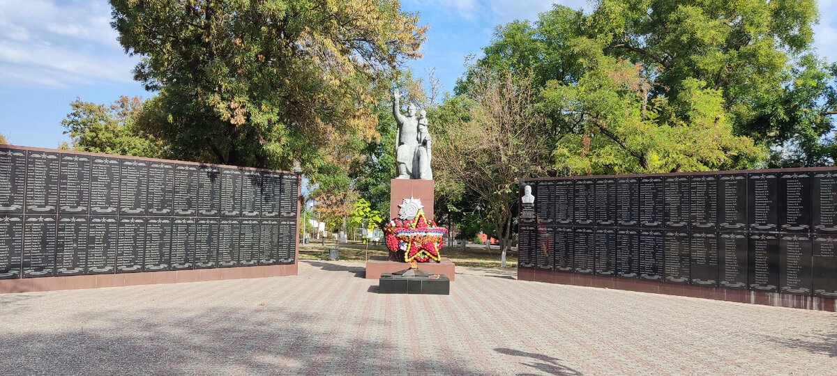 Не хотите оставить небольшой отзыв о Темрюкском районе? Поделитесь в комментариях.