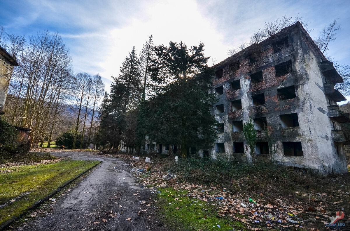 Натерпелся страха, пока ходил по улицам с фотокамерой». Это был город  шахтерской славы. Сейчас — место где страшно находиться | ComDig | Urban  Exploration | Дзен