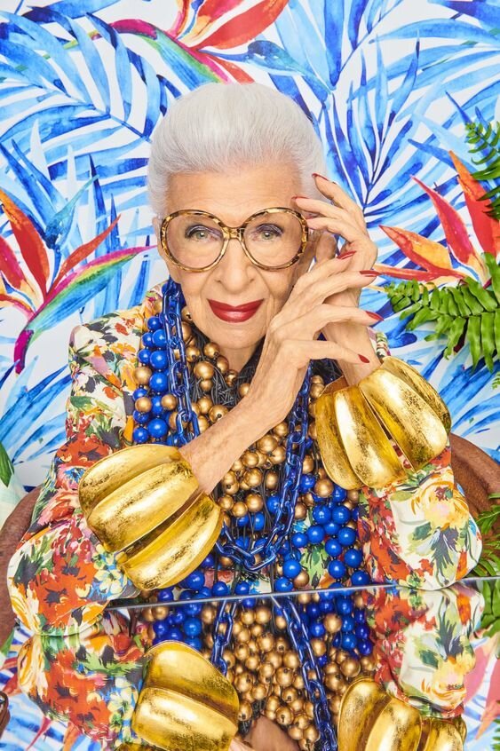 1 марта 2024 умерла икона моды, коллекционер, королева декора, модель, которая свой первый модельный контракт подписала в 97 лет, светская дама Айрис Апфель. Ей было 102 года.-2