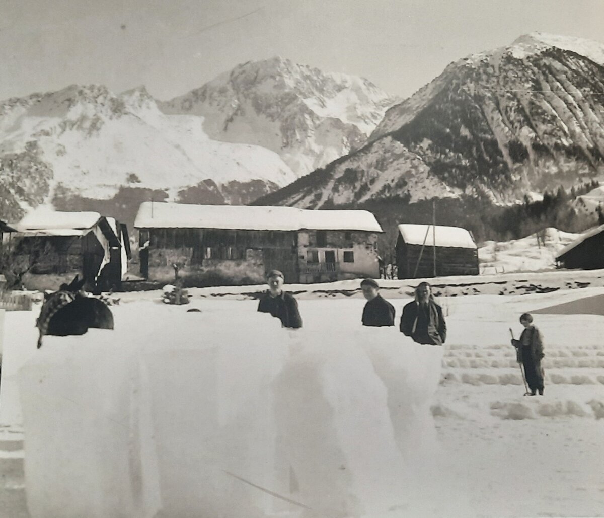 Лед, готовый к отправке. Озеро Praz, недалеко от Куршевеля 1930г