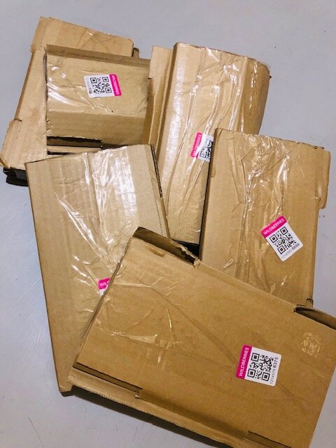 Вот так мне прислали сегодня 6 шоколадок... каждая в тройном толстом картоне!