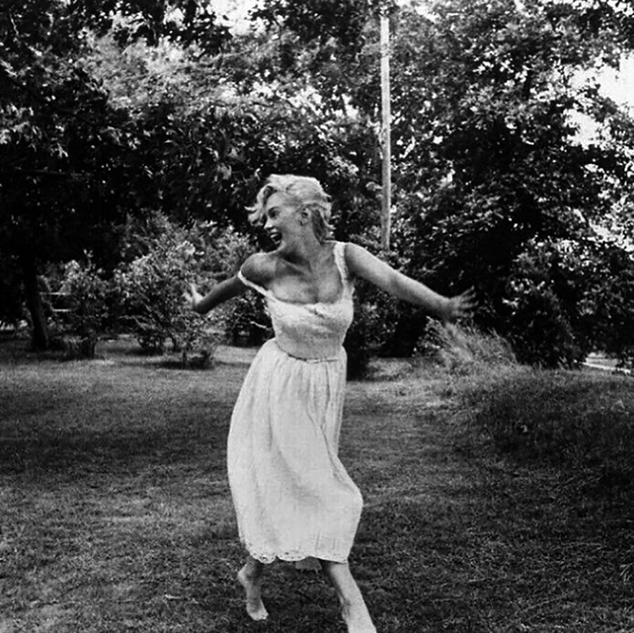 Мэрилин в своем саду