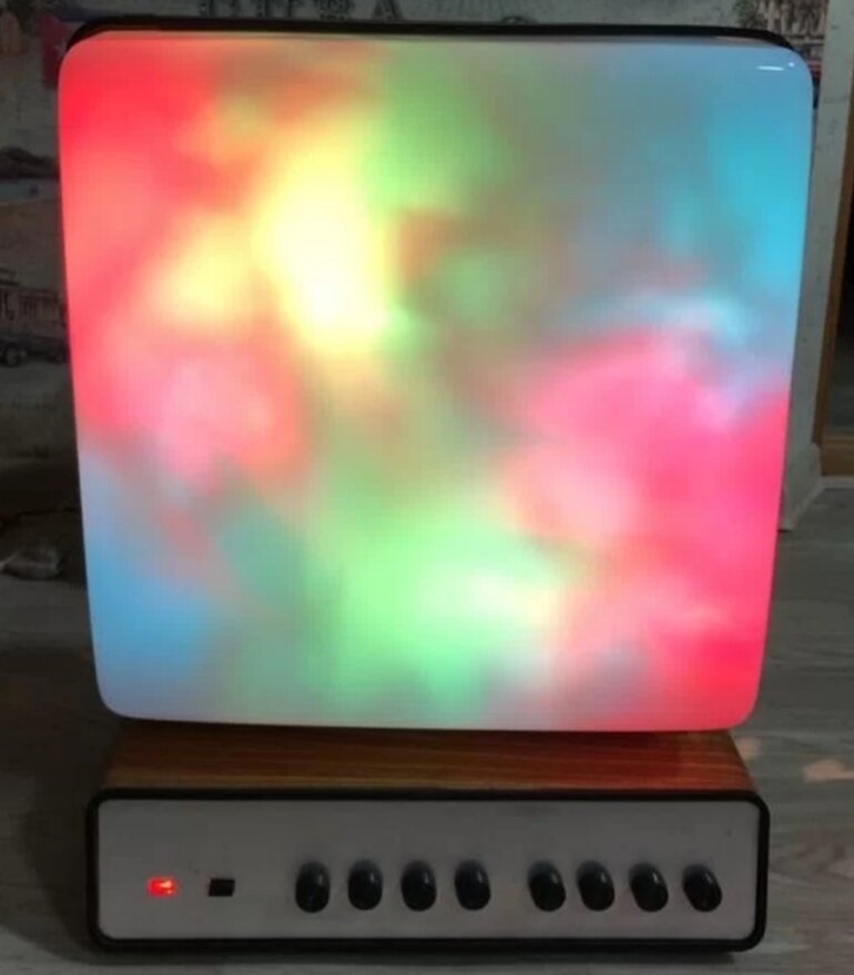 Источник вдохновения автора - бытовая цветомузыкальная установка "Электроника" первой половины 80-х. Фото из просторов интернета. 