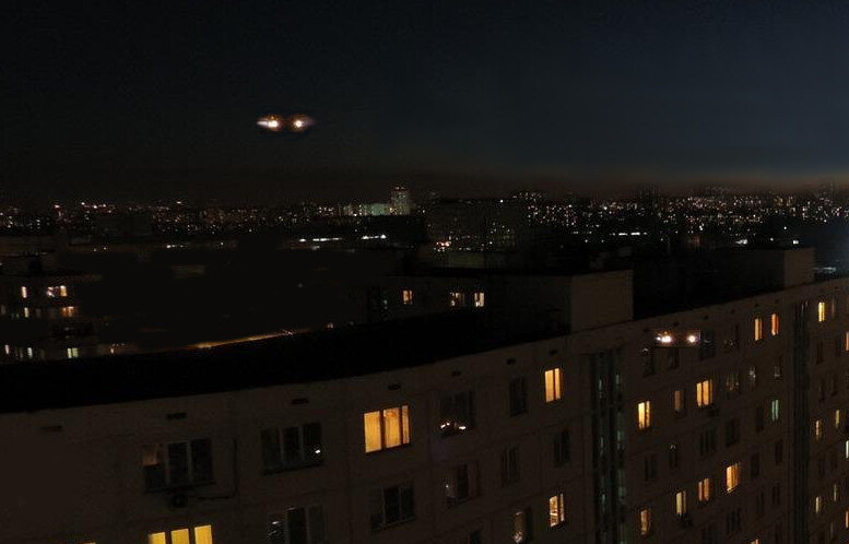 Огоньки в ночном небе Донецка