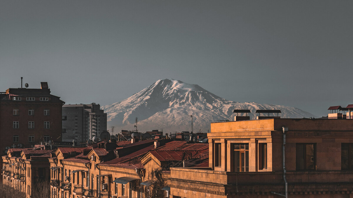 Фото на обложке: Gevorg Avetisyan / Unsplash