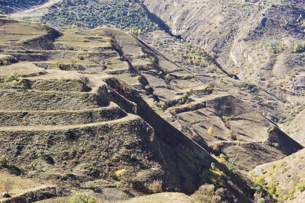 2. Времена меняются и сегодня нет необходимости растить в горах злаки. Но террасы остаются памятником тяжелейшему труду.