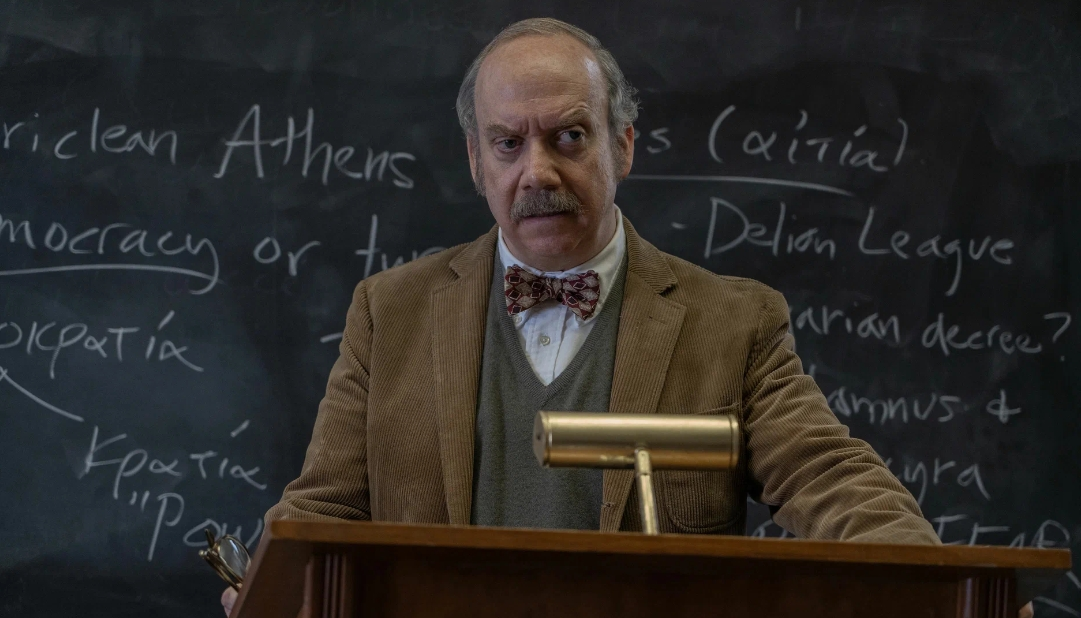 Пол Ханэм (Пол Джаматти), кадр из фильма "Оставленные" / The Holdovers (США, 2023) 