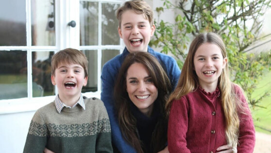    Принцесса Уэльская Кейт обнародовала первое фото после операции Сергей Бунеев