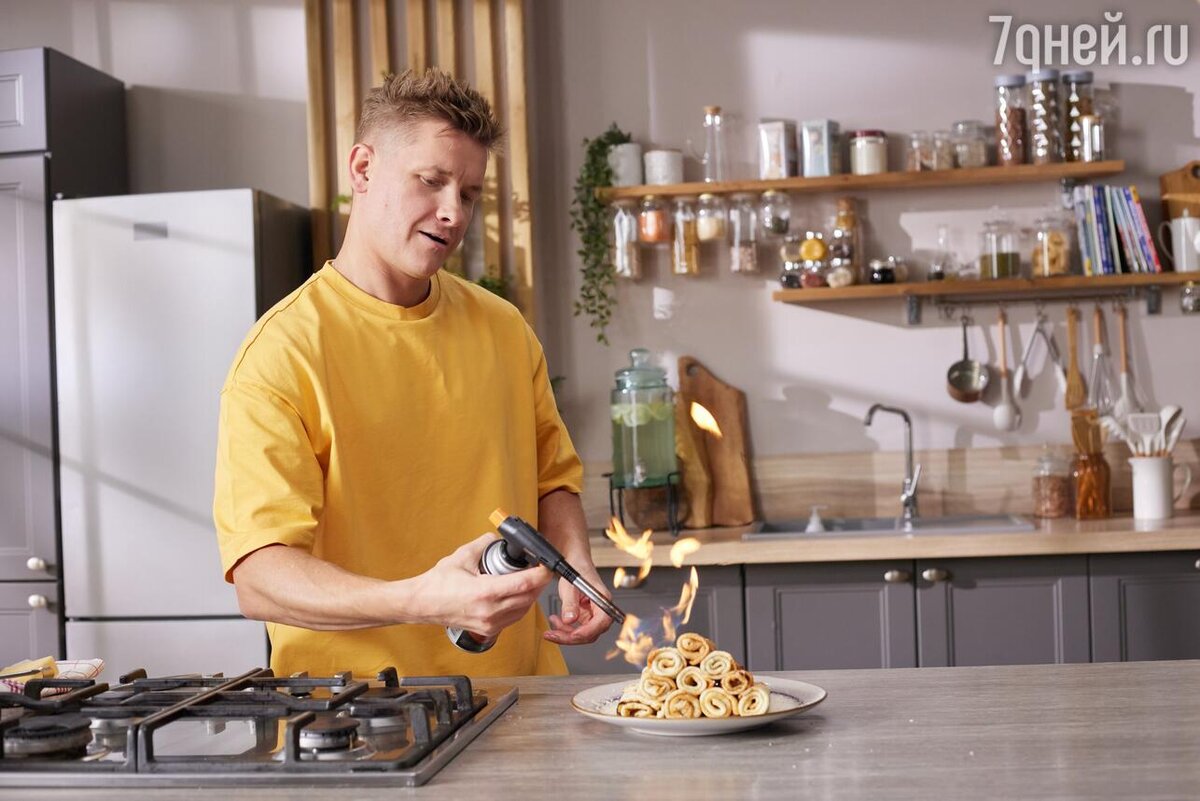    Потрясающие сырные блины: рецепт на Масленицу от Александра Бельковича предоставлено канало СТС