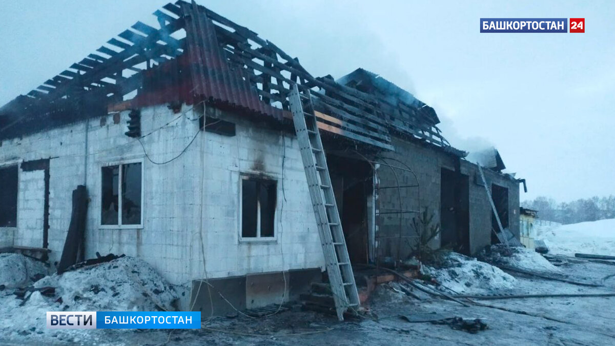    Огонь на площади 225 квадратных метров: в Башкирии загорелась автомойка, погиб 61-летний охранник