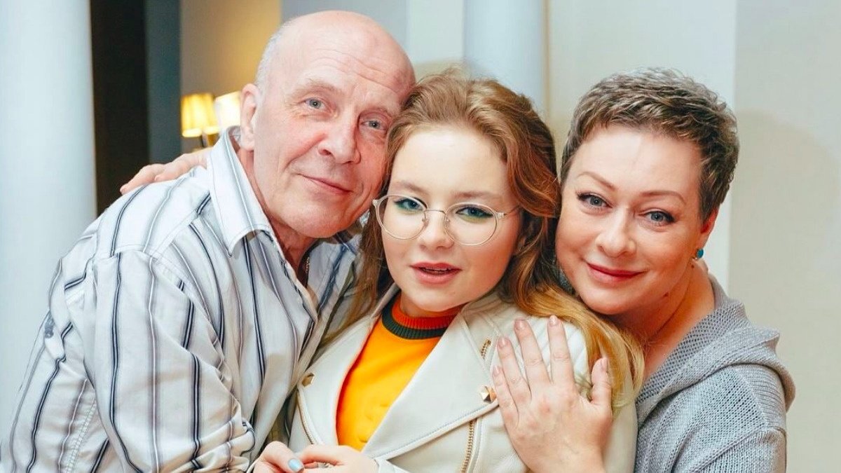    Мария Аронова, Евгений Фомин и их дочь Серафима. Фото: соцсети