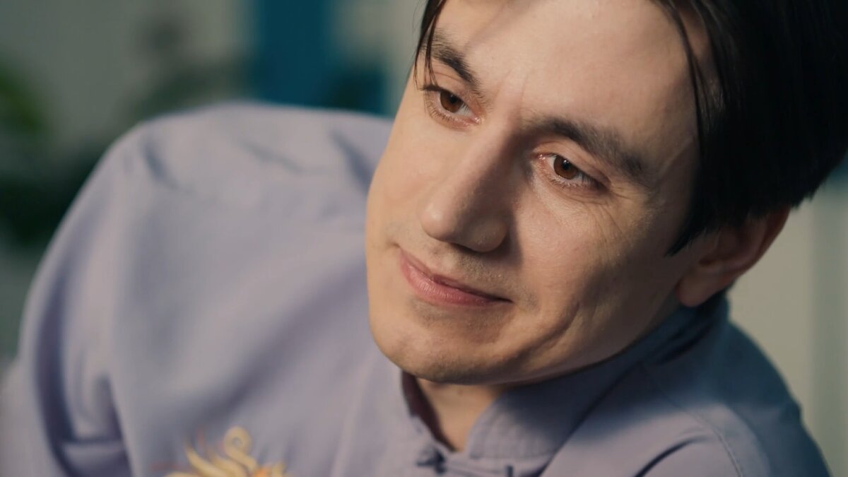 Александр Зельский в роли Макса в сериале «Подружки невесты»