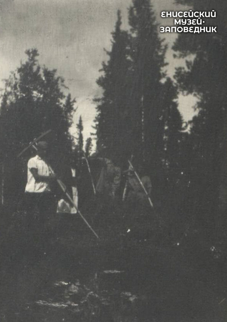 Пионеры в лагере с. Плотбище на сенокосе, 1928 г.