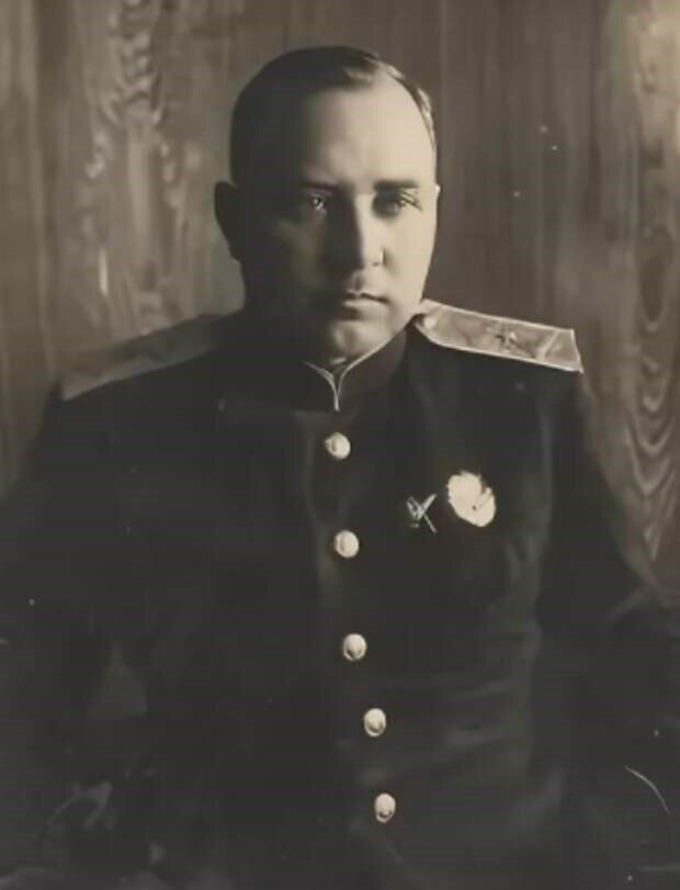 Михаил Степанович Топильский.
Источник фото: https://r.mt.ru/r11/photoE384/20760247283-0/png/bp.jpeg