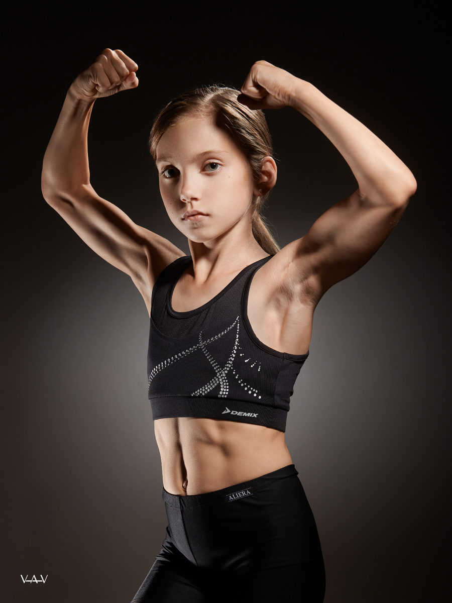 Здесь Лилиане не полных 10 лет. Три с половиной года в спортивной гимнастике. Фото Владимира Ададурова.