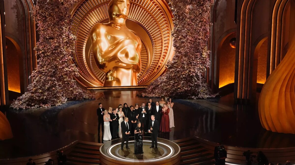     В ночь на 11 марта в США состоялась 96-я церемония вручения премии «Оскар», она ознаменовалась триумфом фильма Кристофера Нолана «Оппенгеймер».
