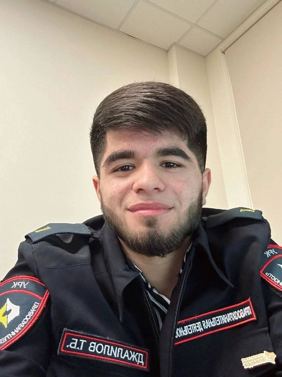 В Челябинске семеро мигрантов предстали перед судом. В Челябинске семеро мигрантов из Средней Азии предстали перед судом за жестокое убийство 17-летнего местного жителя.-2