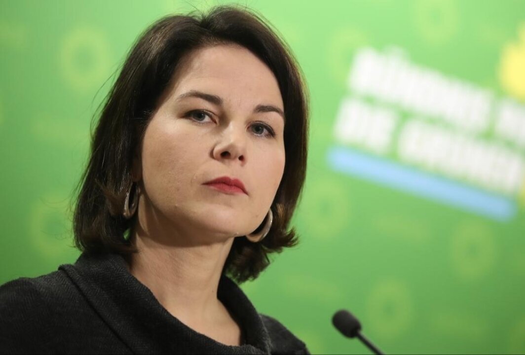    Бербок поддержала идею Кэмерона о передаче крылатых ракет Украине