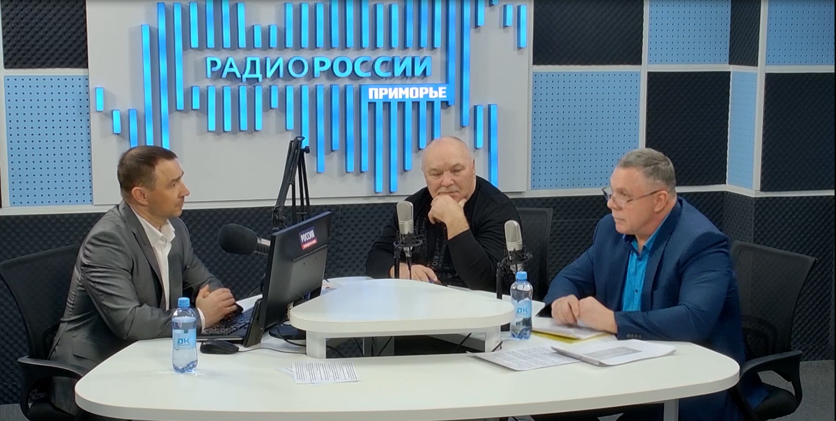 Юрий Нурмухаметов, Алексей Зятина, Петр Севостьянов в медиастудии ГТРК "Владивосток"
