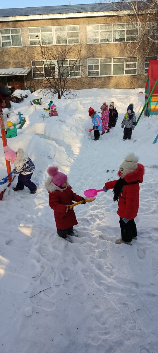 Группа N 10 на прогулке. 1 февраля 2023 г.