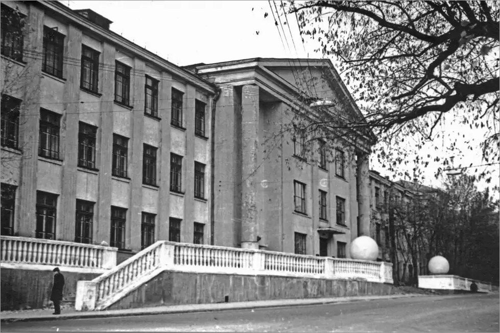 Государственный университет по землеустройству фото Москва, улица Казакова. Фотографии было/стало 1913-2024 годов Михаил Грушин - пр
