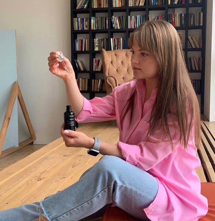 Приятно познакомиться, я - Элина, автор этого блога 