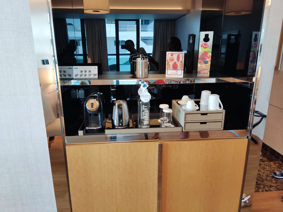 въезд в эмираты. въезд в эмираты. правила въезда в оаэ. оаэ honda h1. абу даби дубай.