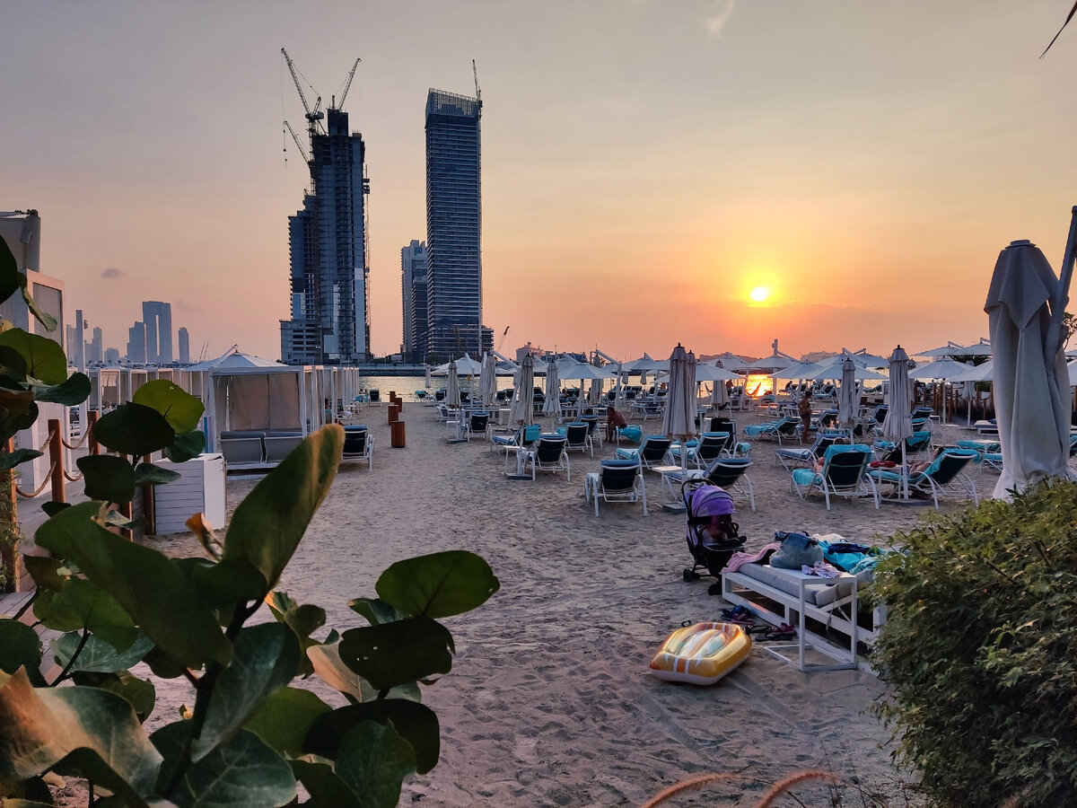 In dubai, оаэ колесо обозрения. эмираты открыли. эмираты открыли. рас-эль-хайма – дубай – абу-даби. Hilton dubai palm jumeirah 5*.