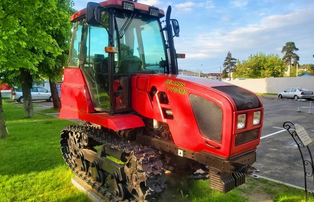 Это предшественник "малыша" от МТЗ - трактор Беларус Т-70СМ2