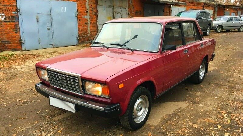 Состояние просто идеальное. На автомобиле нет ни одного крашенного элемента. Все работает исправно, такое чувство, что данная машина из гаража вообще не выезжает.