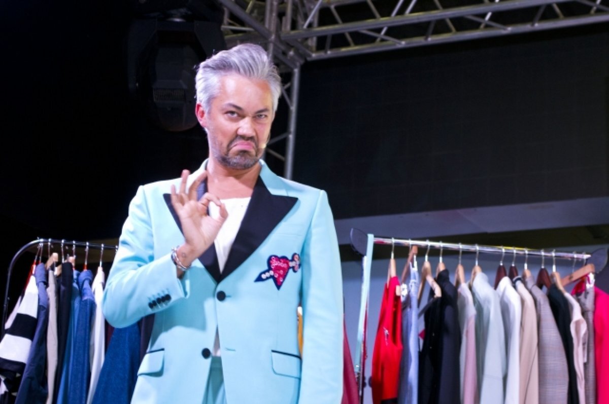    Лифт с московским шоуменом застрял в одной из многоэтажек «Салават Купере».