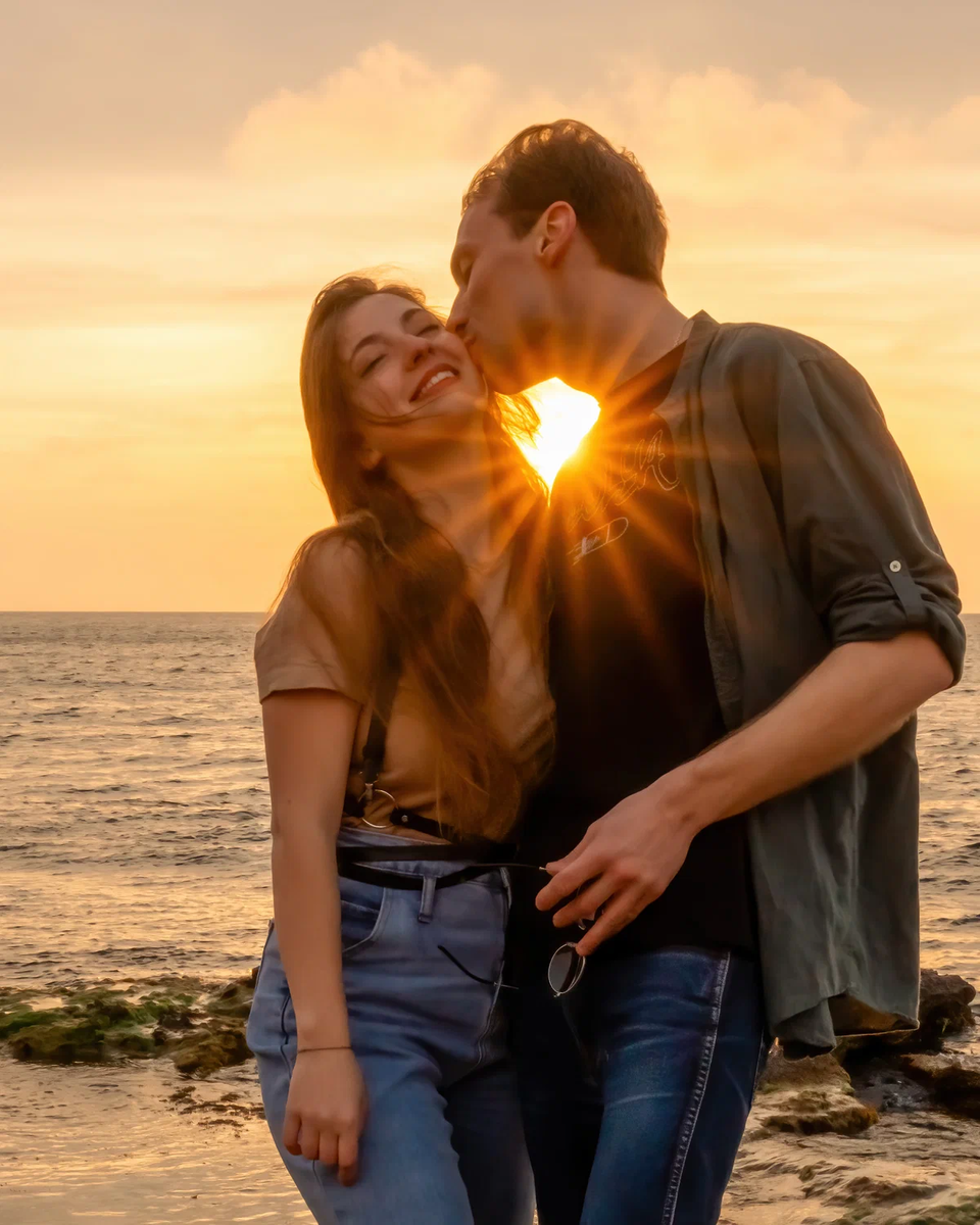 Картинки пары. Молодые пары. Восход и поцелуй. Красивая пара влюбленных. Couples 27.