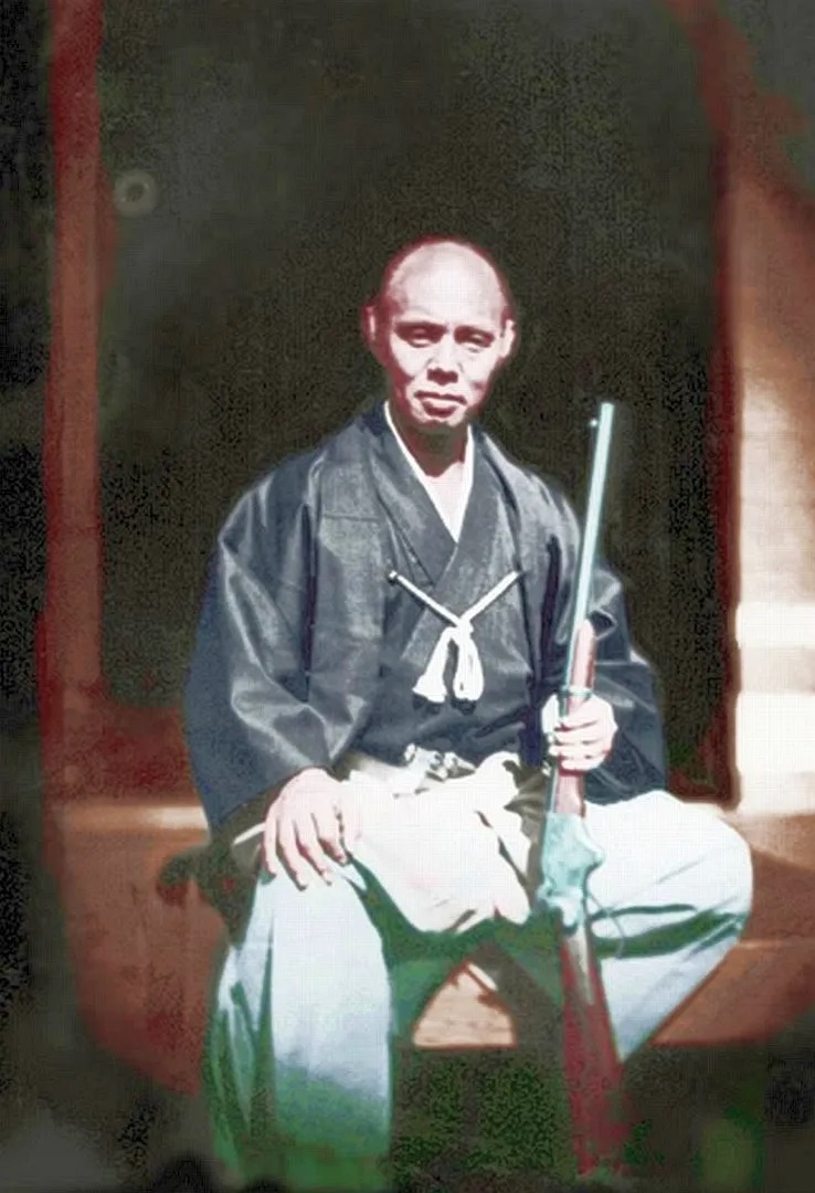 Вопреки распространенным кинематографическим штампам, огнестрельное оружие самураям было отнюдь не чуждо. На фото самурай с карабином Спенсера обр. 1860 года