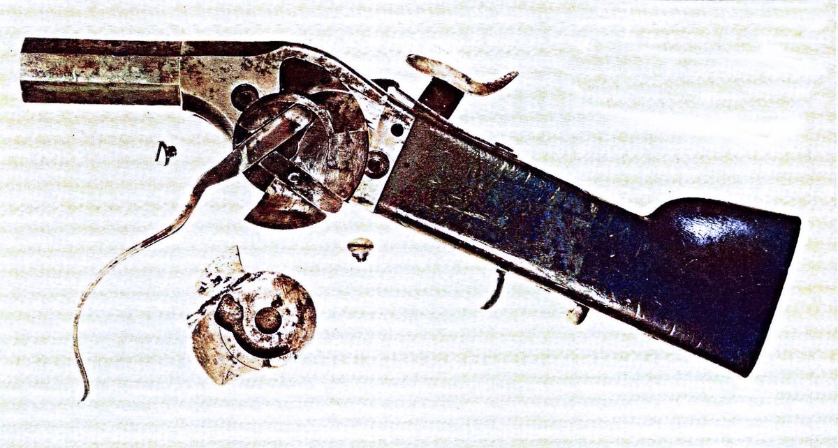 Первая действующая модель винтовки Спенсера. Как можно заметить многие детали, в том числе запирающий узел выглядели существенно иначе, нежели на серийной версии